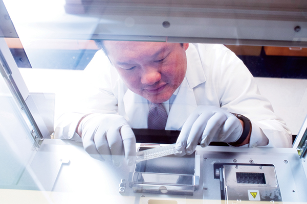 Dr. Eddy Yang, MD (Professor, Radiation Oncology; Vice Chairman, Translational Science; ROAR Southeast Cancer Foundation Endowed Chair) is working with the nCounter® SPRINT Profiler from NanoString Technologies in his laboratory inside the Hazelrig Salter Radiation Oncology Center, 2019.