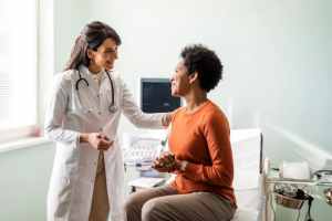 gyn-oncologist speaking to female patient