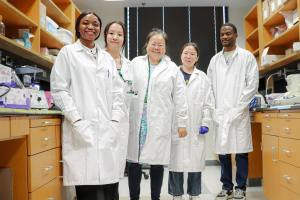 Members of the Yang Lab with Jenny Yang, Ph.D. (Photo: UAB O’Neal Cancer Center Communications)